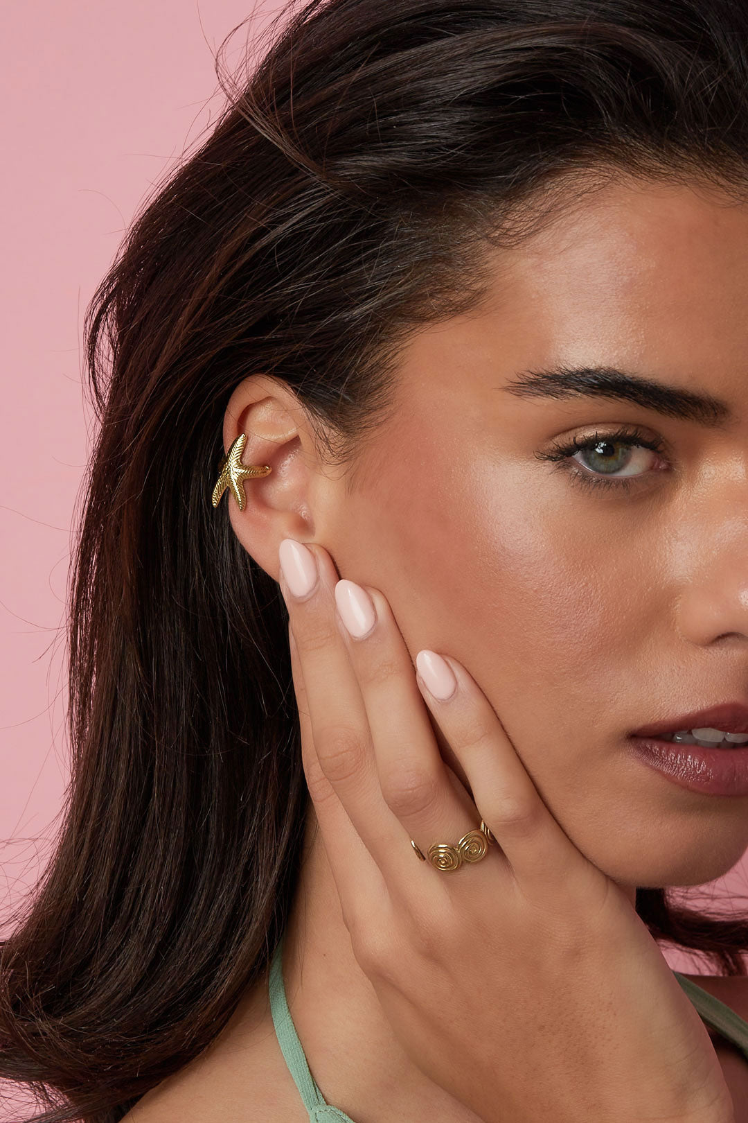 Roestvrijstalen oormanchetten met zeestermotief, geschikt voor vakantie, strand of een ontspannen look. Eenvoudige serie damessieraden.