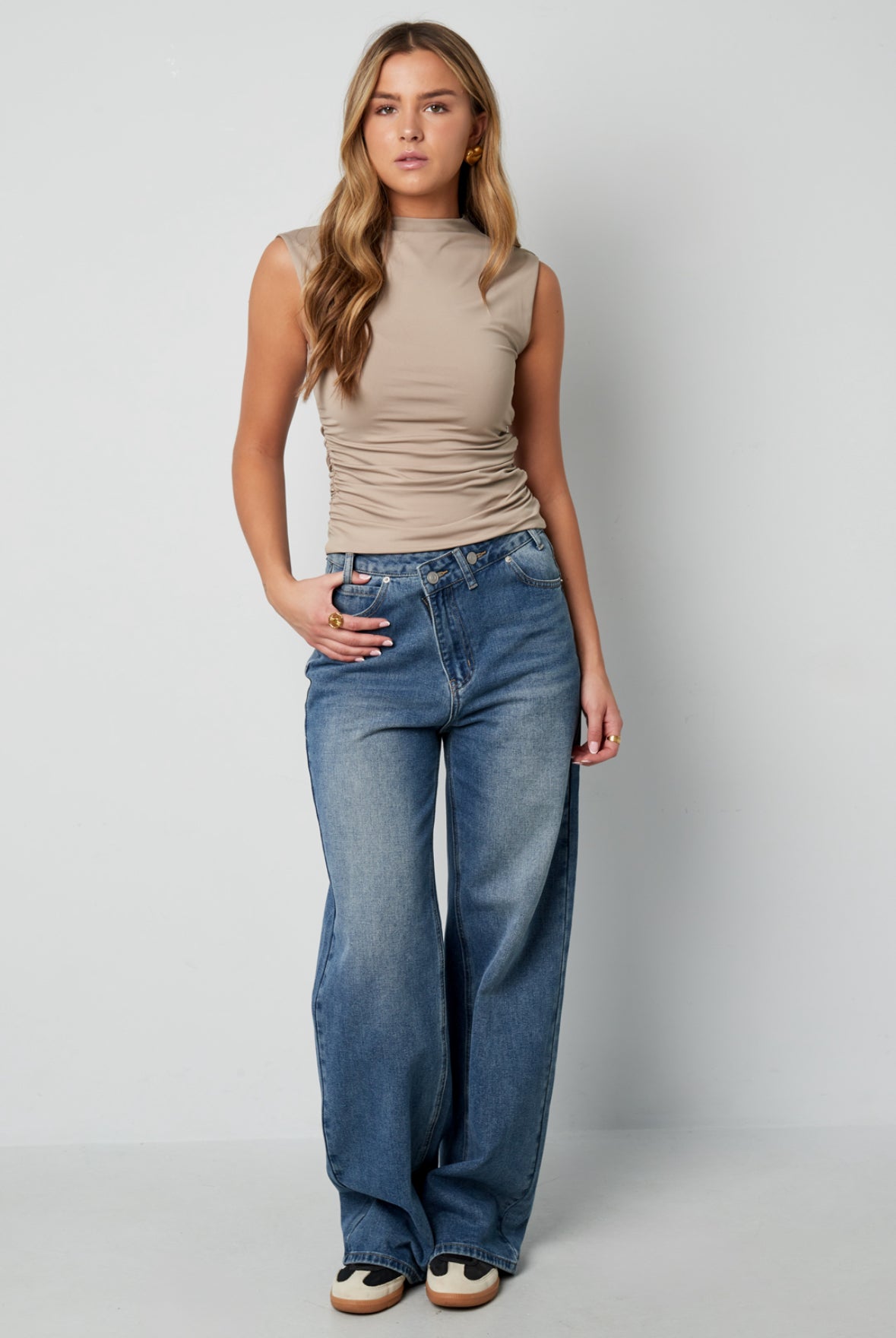 Geplooide mouwloze top basic
