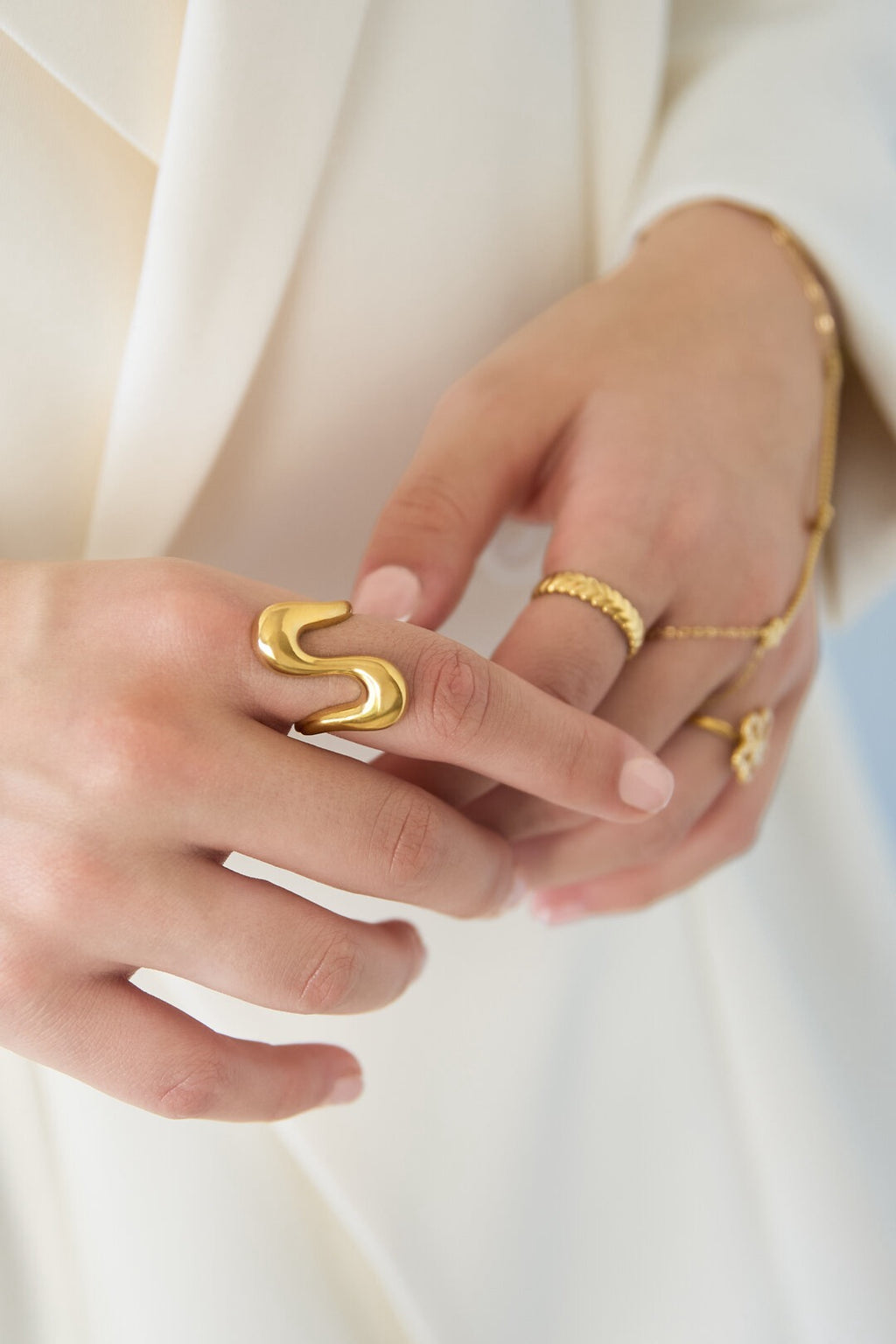 Wavy ring