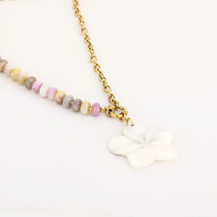 Kralen ketting met bloem