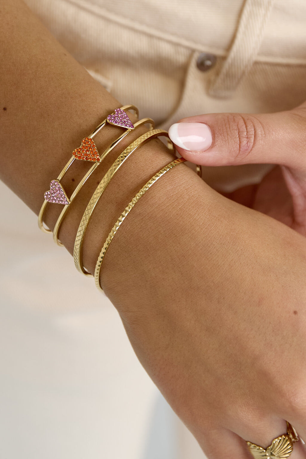 Bangle met strass harten